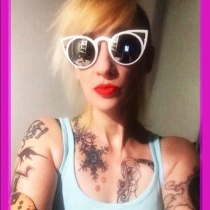 Meet your Posher, Renee